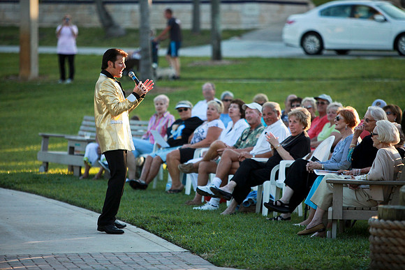 Elvis at Juno Beach Civic 051
