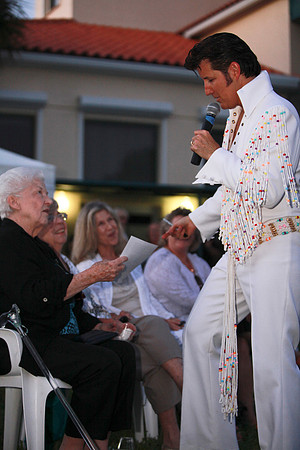 Elvis at Juno Beach Civic 083