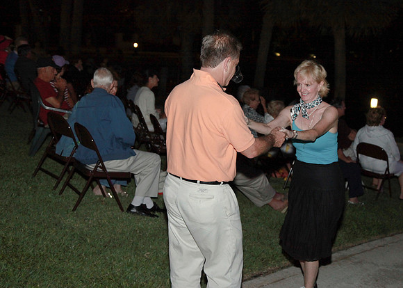 Elvis at Juno Beach Civic 096