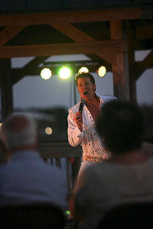 Elvis at Juno Beach Civic 087