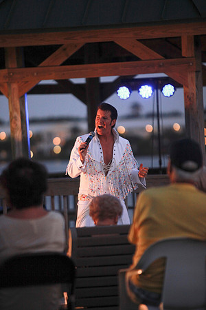 Elvis at Juno Beach Civic 088
