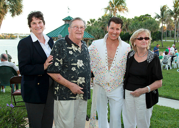 Elvis at Juno Beach Civic 061