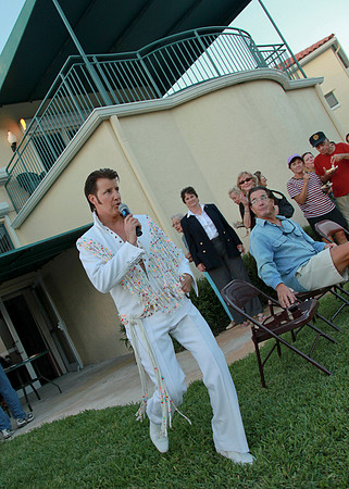 Elvis at Juno Beach Civic 063
