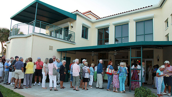 Elvis at Juno Beach Civic 055