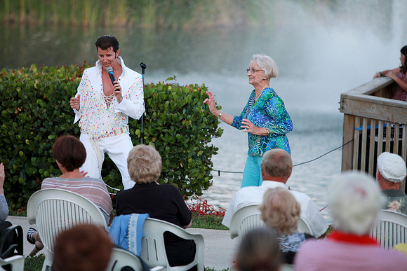 Elvis at Juno Beach Civic 075