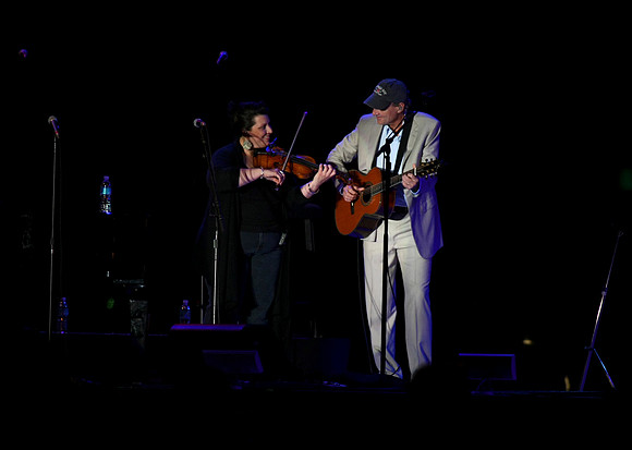 532467413_james taylor sunfest 2009 198