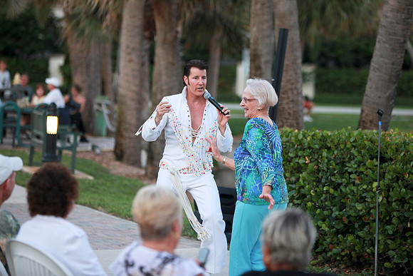 Elvis at Juno Beach Civic 074