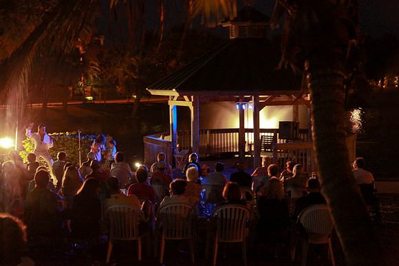 Elvis at Juno Beach Civic 099