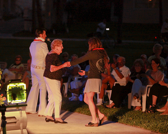 Elvis at Juno Beach Civic 089