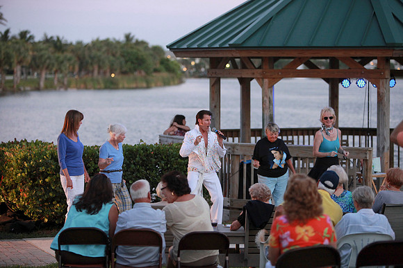 Elvis at Juno Beach Civic 079